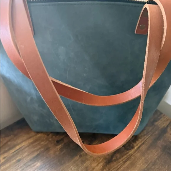 Portland leather tote in storm - Picture 4 of 6